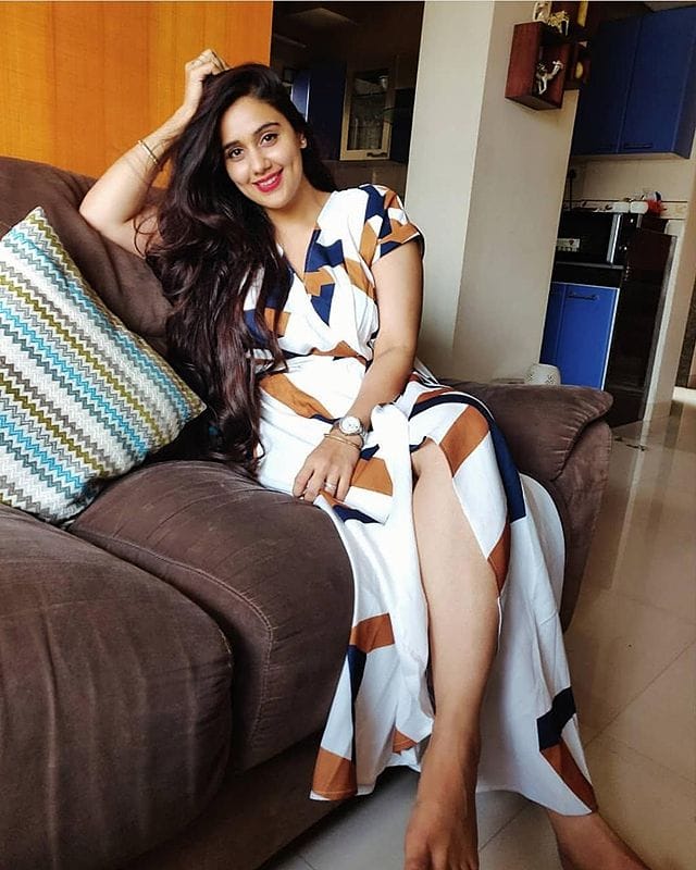 Elegant escort girl Noida Charming Noida escort girl