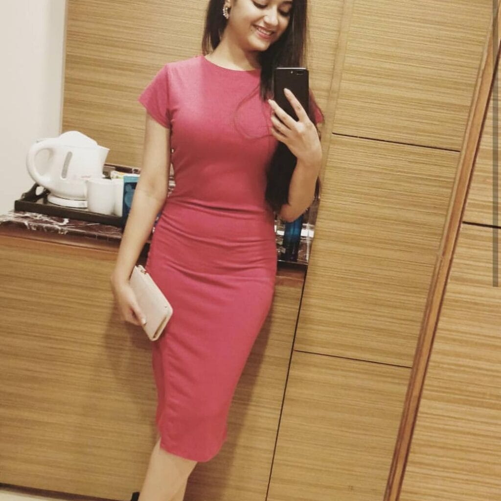 VIP escort service Noida Beautiful call girl in Noida