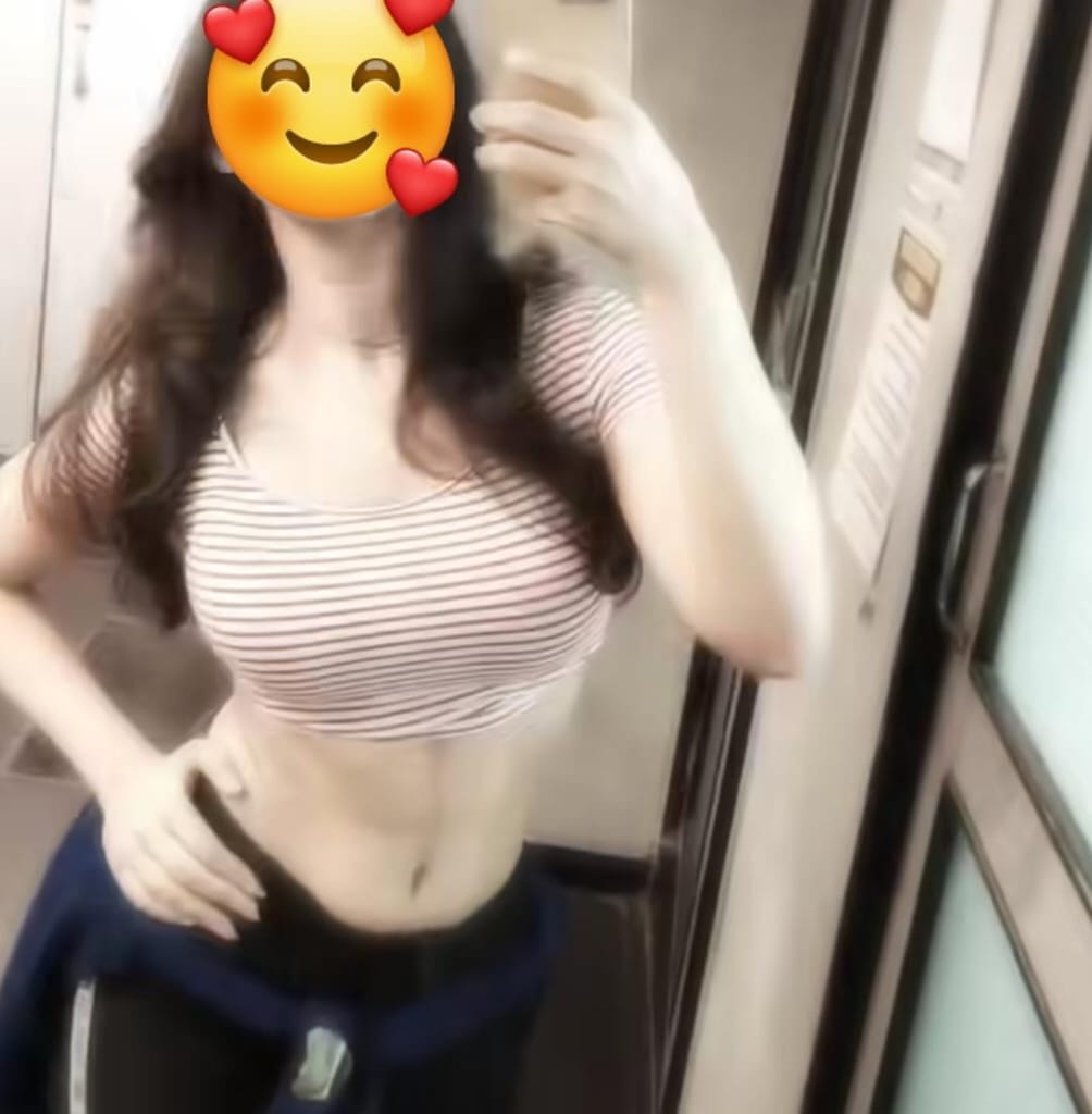 college girl escort in Noida young profile image